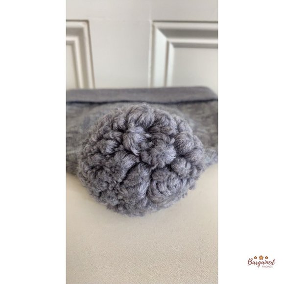 Authentic Fendi Bi-Colored Wool Gray/Light Gray Zucca Monogram PomPon Beanie Hat - Picture 2 of 12